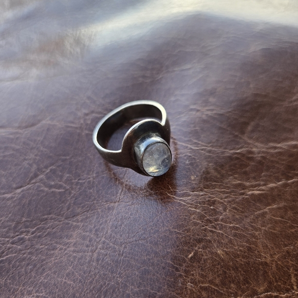 Sterling Silver Moonstone Oval Ring Minimalist Blue Shimmer Jewelry - Picture 6 of 10